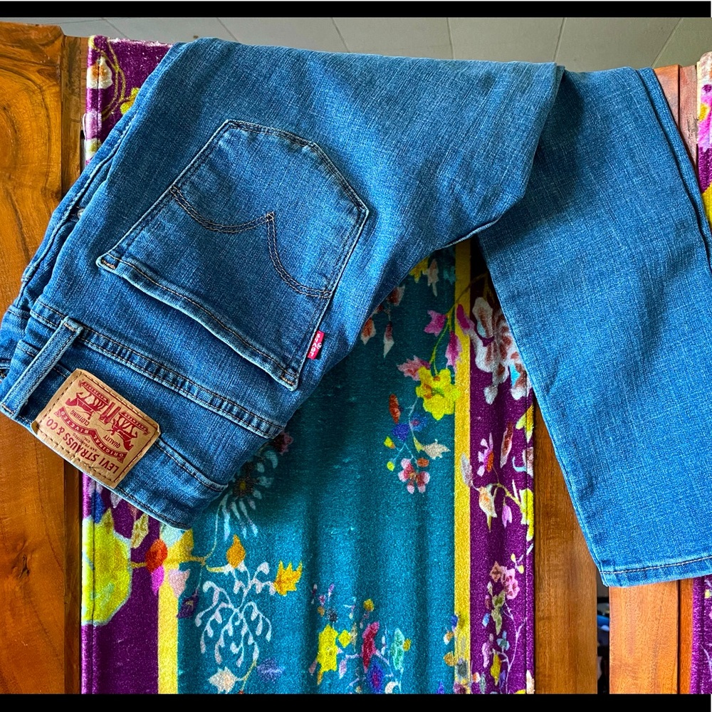 Levi’s 721 High Rise Skinny Jeans - Size 28